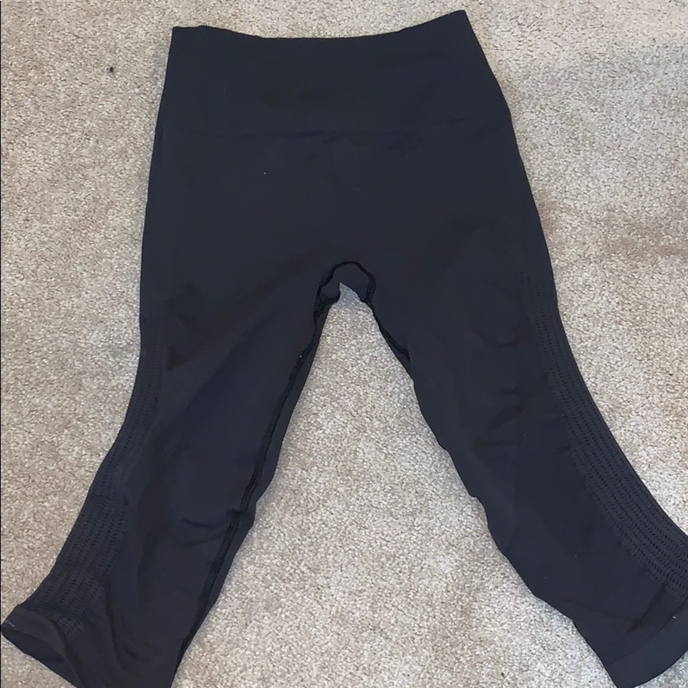 Dark gray Lulu Lemon leggings
